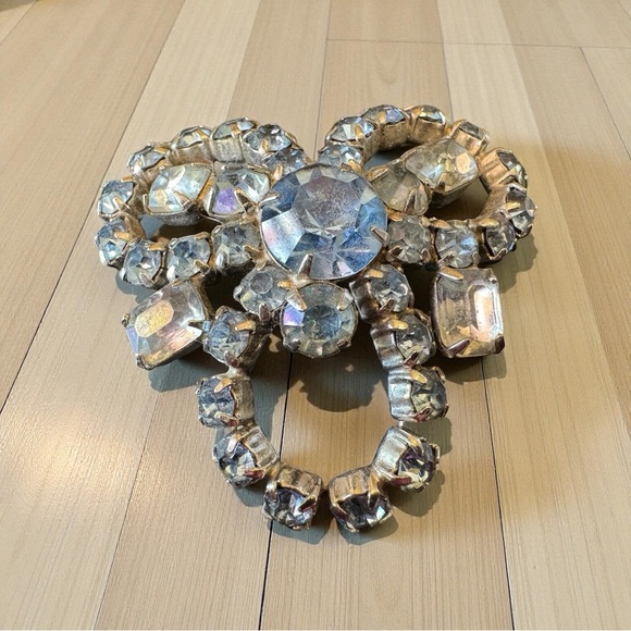 Vintage Rhinestone Brooch – Clear / Light Blue Stones – Estate Jewelry - Picture 4 of 6